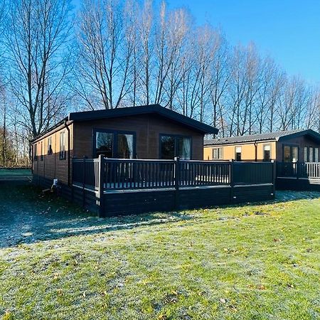Loki'S Retreat Lodge With Hot Tub York Exterior photo
