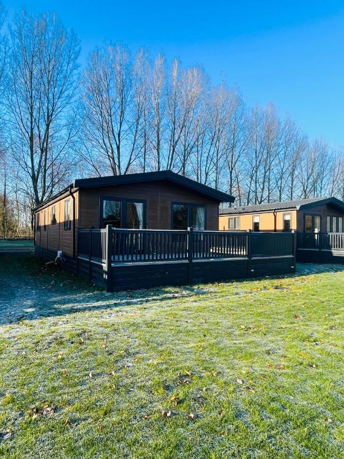 Loki'S Retreat Lodge With Hot Tub York Exterior photo